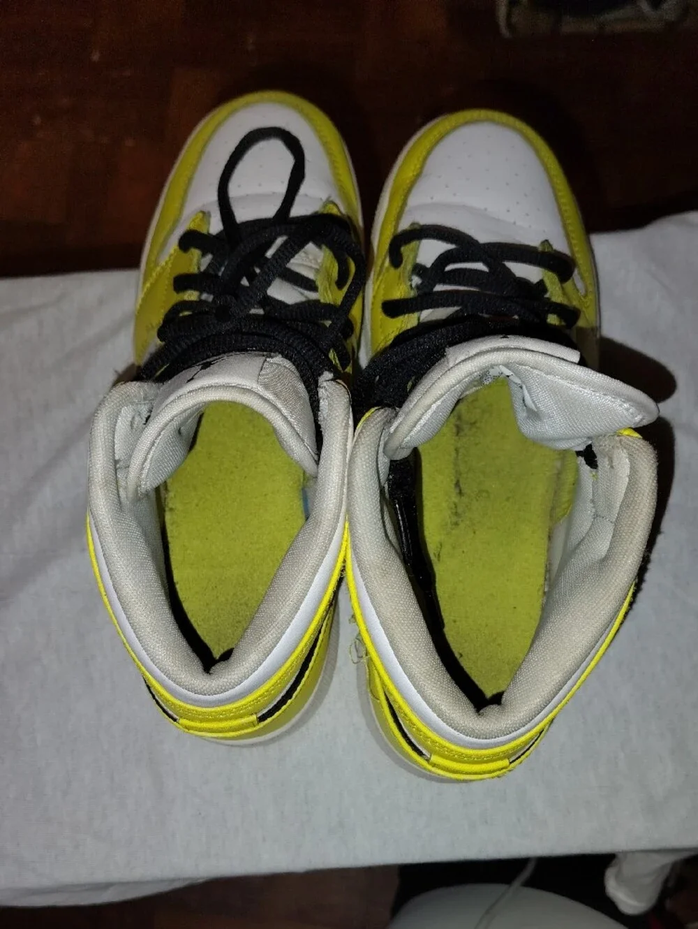 Nike Kids Yellow White High-Top Air Jordans - Picture 6 of 8